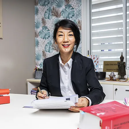 Me Caroline CHANE-MENG-HIME, Avocate et Médiatrice, à son bureau