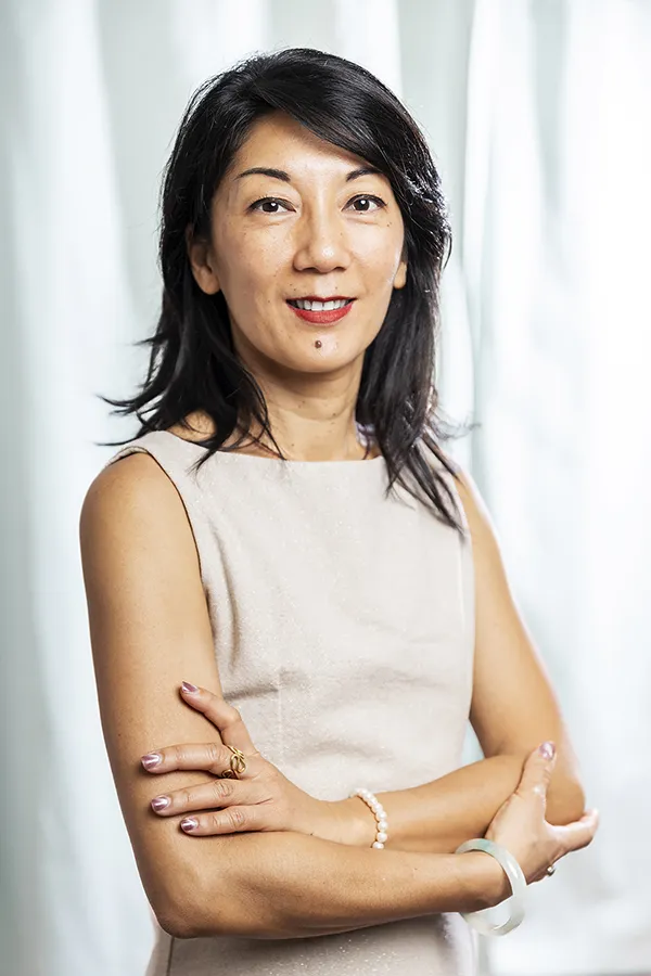 Photo portrait de Me Caroline CHANE-MENG-HIME, en robe beige